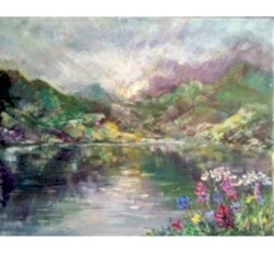 Высокогорное озеро с цветами на переднем плане