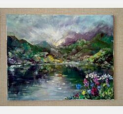 Картина маслом "Свет в горах" с изображением гор, отражающихся в озере и цветами на переднем плане